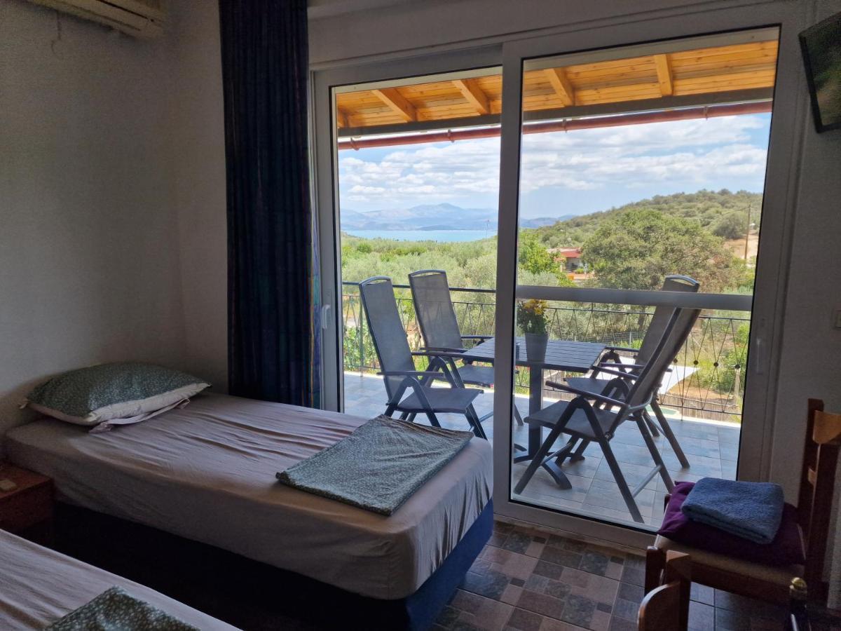 Grieks Vakantiehuis To Kalokairi Kougaíika Buitenkant foto