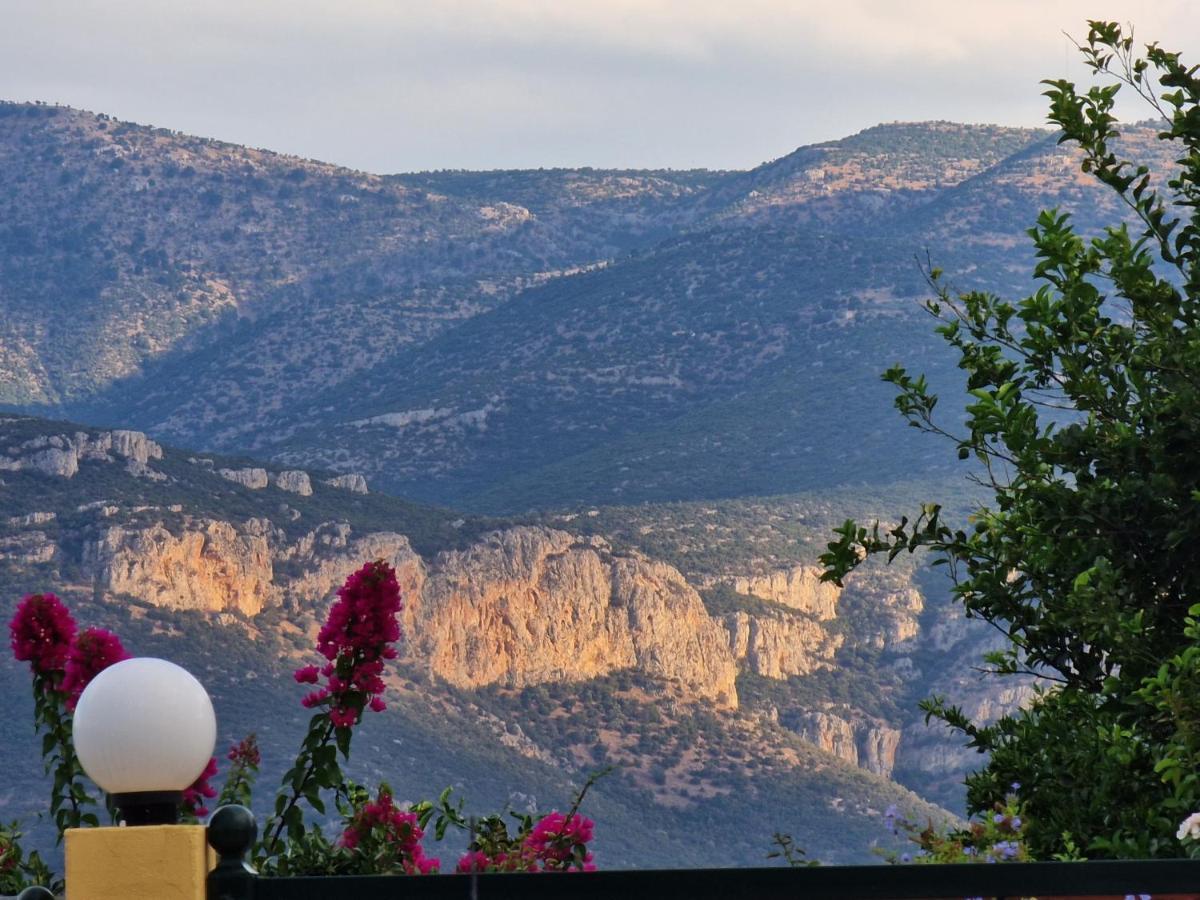 Grieks Vakantiehuis To Kalokairi Kougaíika Buitenkant foto