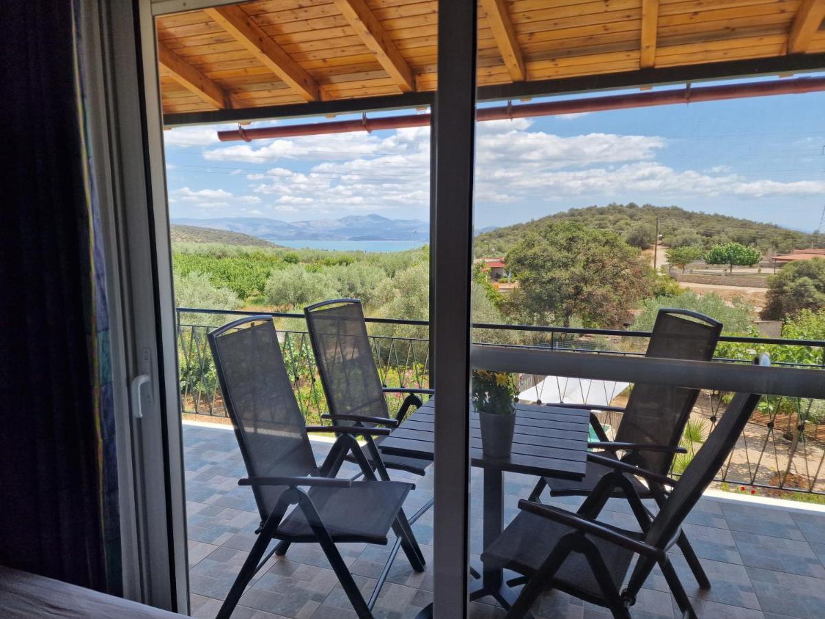 Grieks Vakantiehuis To Kalokairi Kougaíika Buitenkant foto